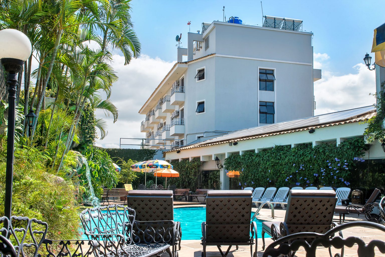 Fachada do Hotel Colonial Plaza
